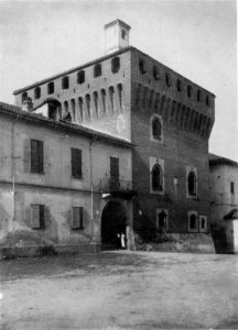 Fig 70, castello di vicolungo, rocchetta, p173, foto nigra, nigra il novarese