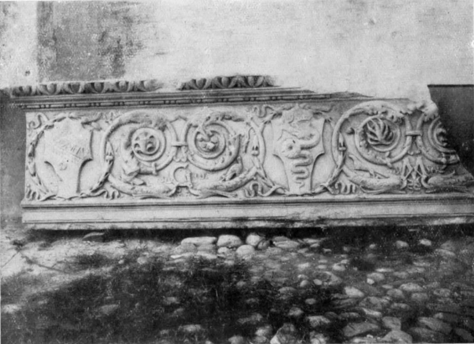 Fig 151, castello di fontanetto d agogna, fregio di camino già nel castello, p227, foto Nigra, nigra il novarese