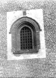 Fig 75, castello di vicolungo, finestra della rocchetta, p176, foto nigra, nigra il novarese