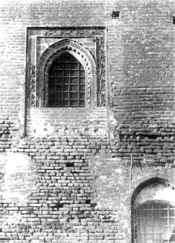 Fig 84, castello di castellazzo, finestre fronte est, p183, foto nigra, nigra il novarese