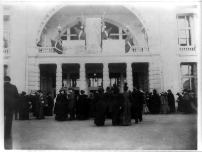 Figure of I Will, in archway above entrance, Chicago Day, World's Columbian Exposition, Chicago, Ill. LCCN89712764