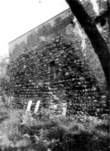 Fig 36, castello di piombia del sec XI, torre, p149, foto nigra, nigra il novarese