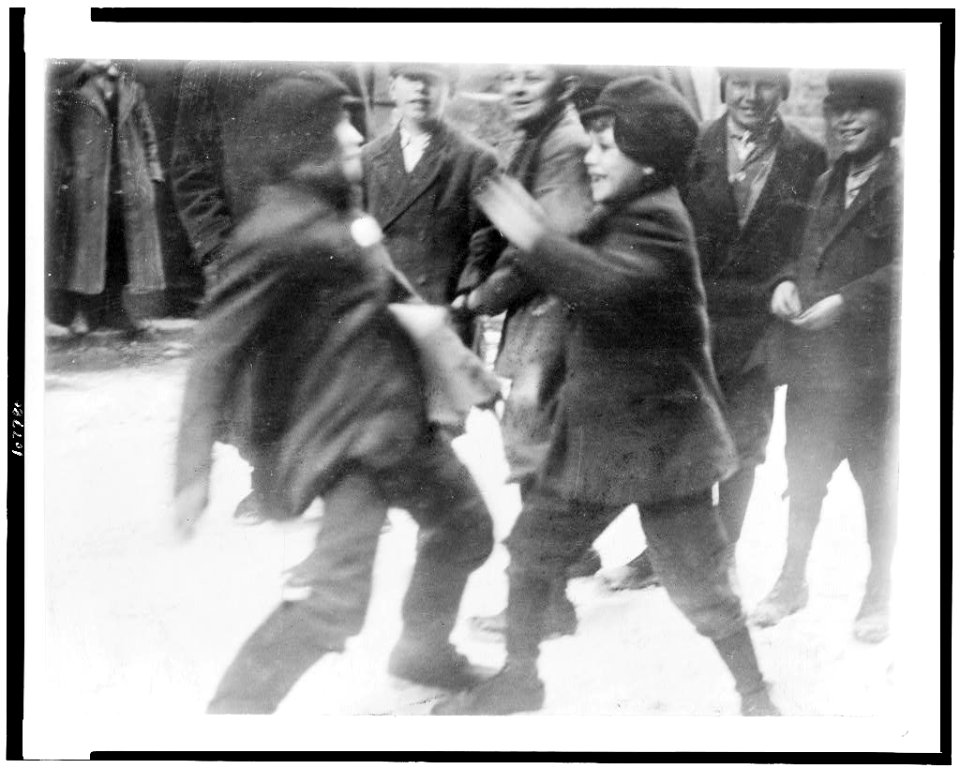 Fighting is not unusual here. In the alley, 4 P.M. LOC cph.3c07780