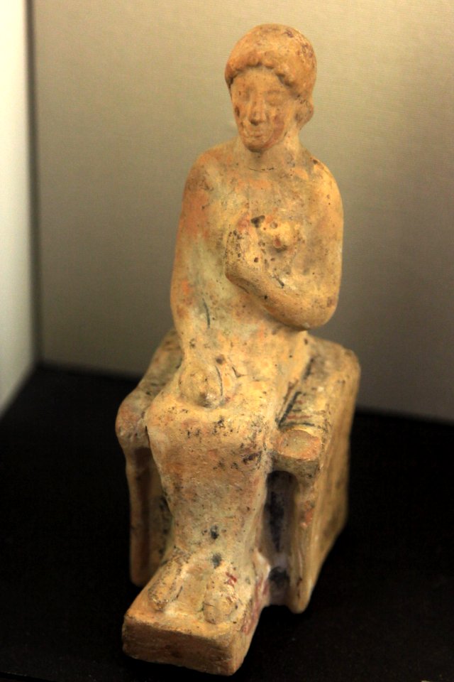 Figurine of seated woman-AM 209-IMG 9266