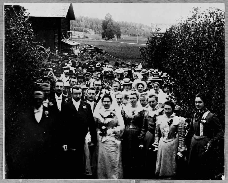 Fil-Martin Larsson och Mangs-Johanna Andersdotter gifter sig i Åsen - Nordiska Museet - NMA.0028325