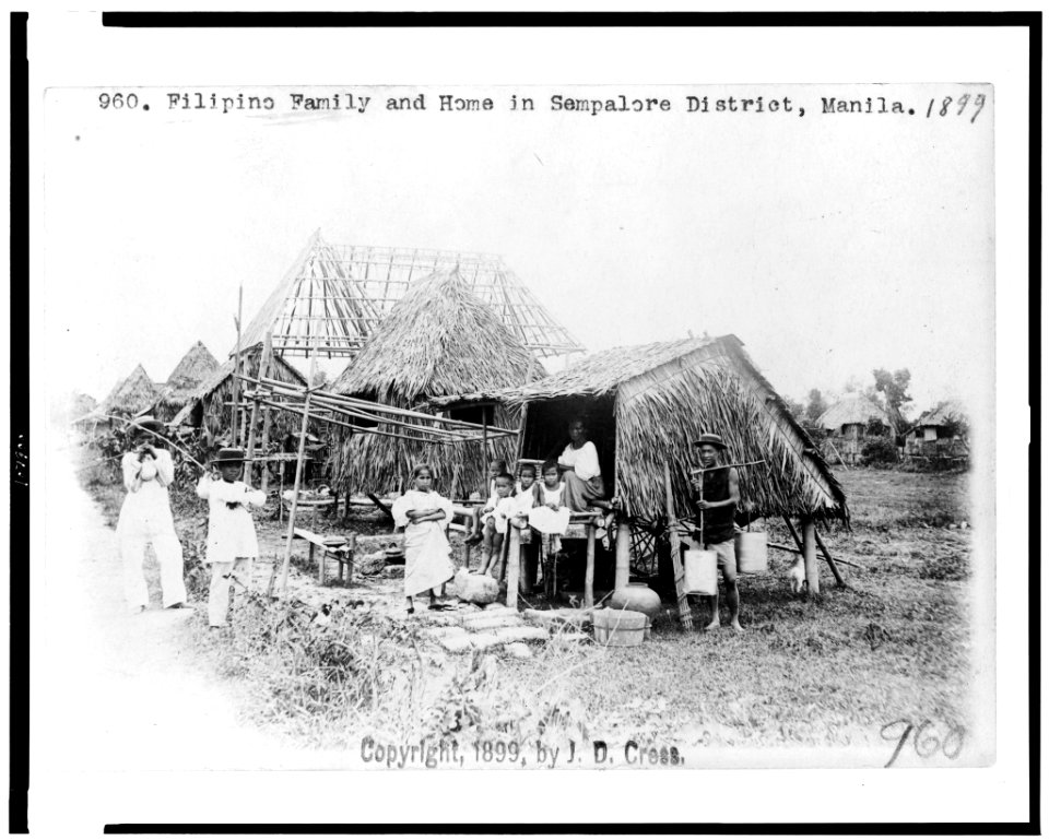 Filipino family and home in Sempalore District, Manila LCCN93506805