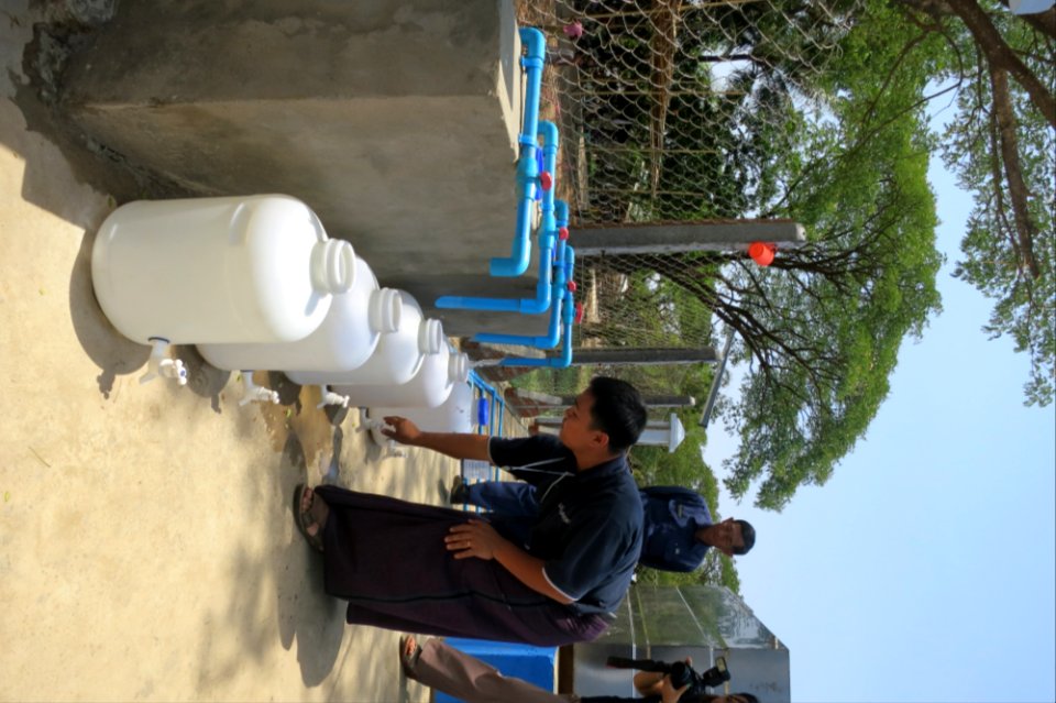 Filling-jugs-with-potable-water 8734804044 o
