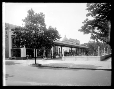 Filling station, 17 & L, (Washington, D.C.) LCCN2016823985