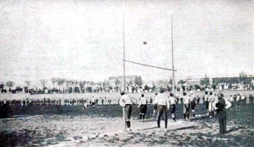 Finale du championnat de France de rugby 1900, Bordeaux échoue pour convertir son unique essai, face au RCF (bandes horizontales)