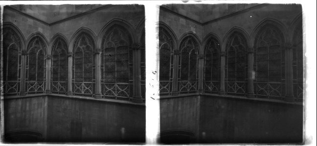 Finestrals d ' una galeria de la Casa de la Ciutat de Barcelona