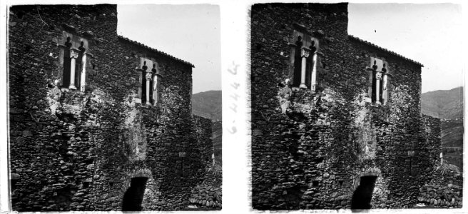 Finestrals de l ' abadia de Colera