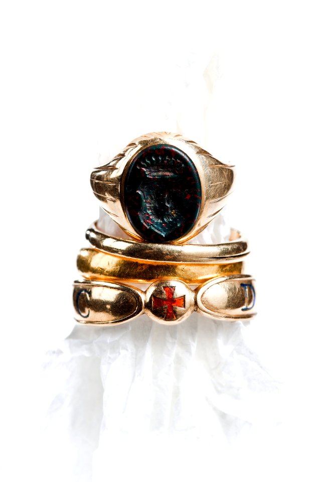 Fingerringar. Foto till boken: Ett sekel av dräkt och mode ur de Hallwylska samlingarna - Hallwylska museet - 89356