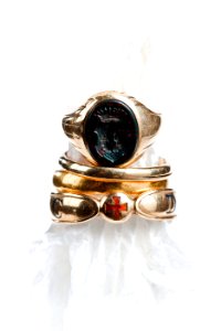 Fingerringar. Foto till boken: Ett sekel av dräkt och mode ur de Hallwylska samlingarna - Hallwylska museet - 89356