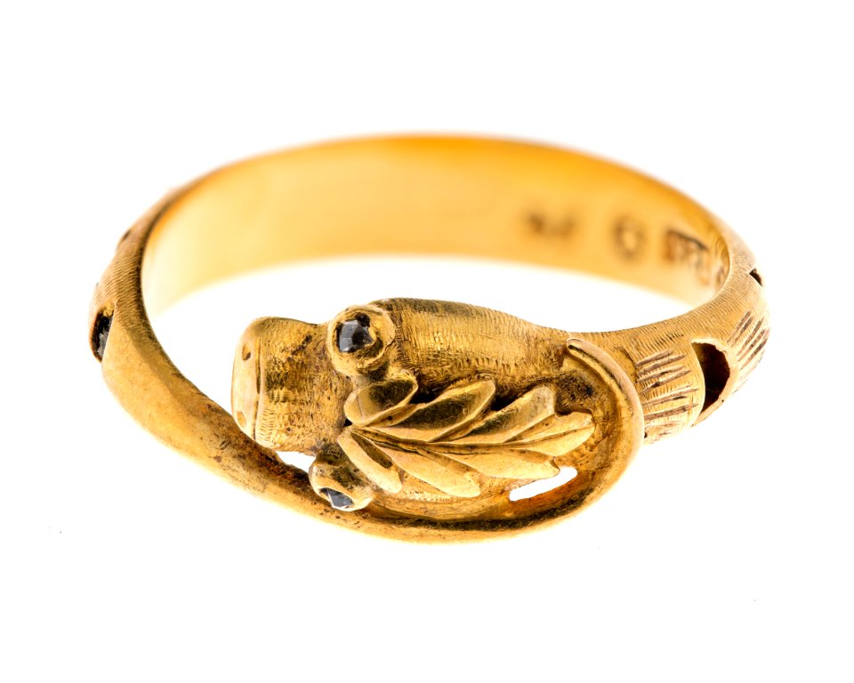 Fingerring av guld med rosenstenar - Hallwylska museet - 110011