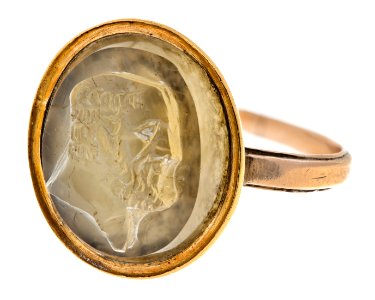 Fingerring av guld med kamé förställande äldre man, 1700-tal - Hallwylska museet - 110205