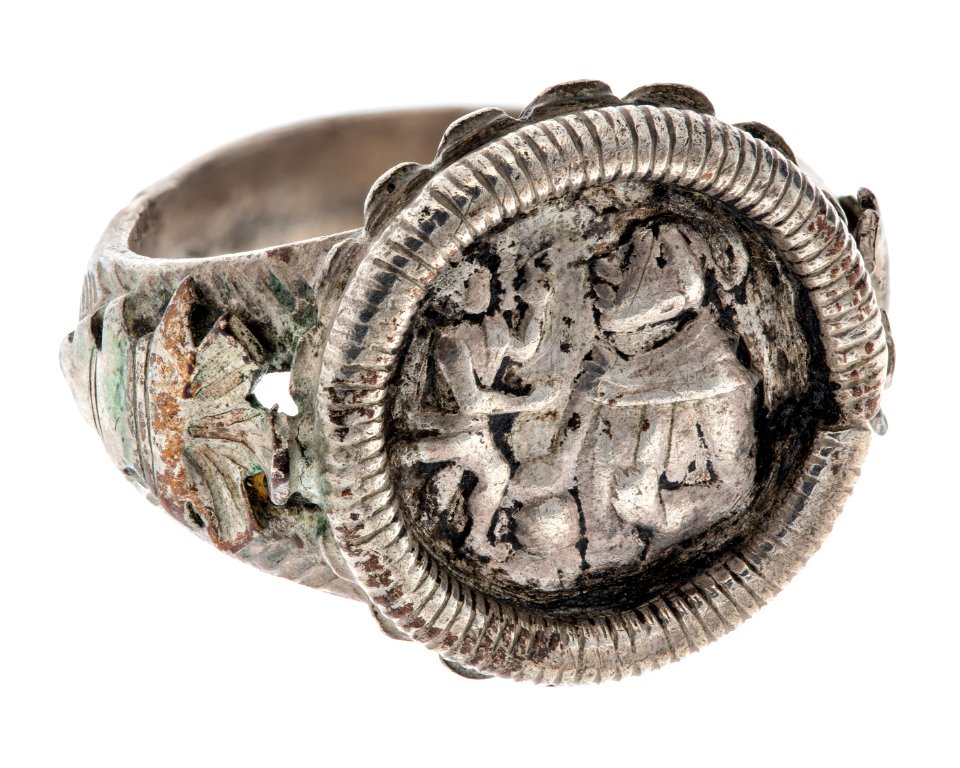 Fingerring i silver föreställande St Antonius av Padua och Jesusbarnet, 1500-tal - Hallwylska museet - 110210