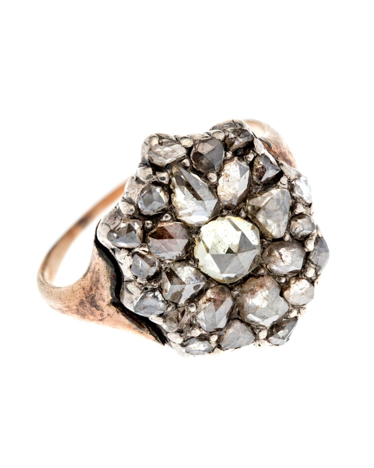 Fingerring av guld med rosenstenar - Hallwylska museet - 110019