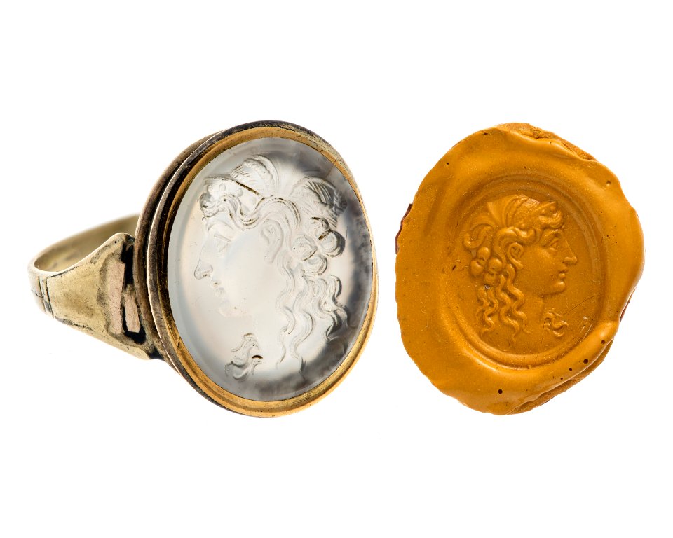 Fingerring av guld med gem i agat, 1700-tal - Hallwylska museet - 110204
