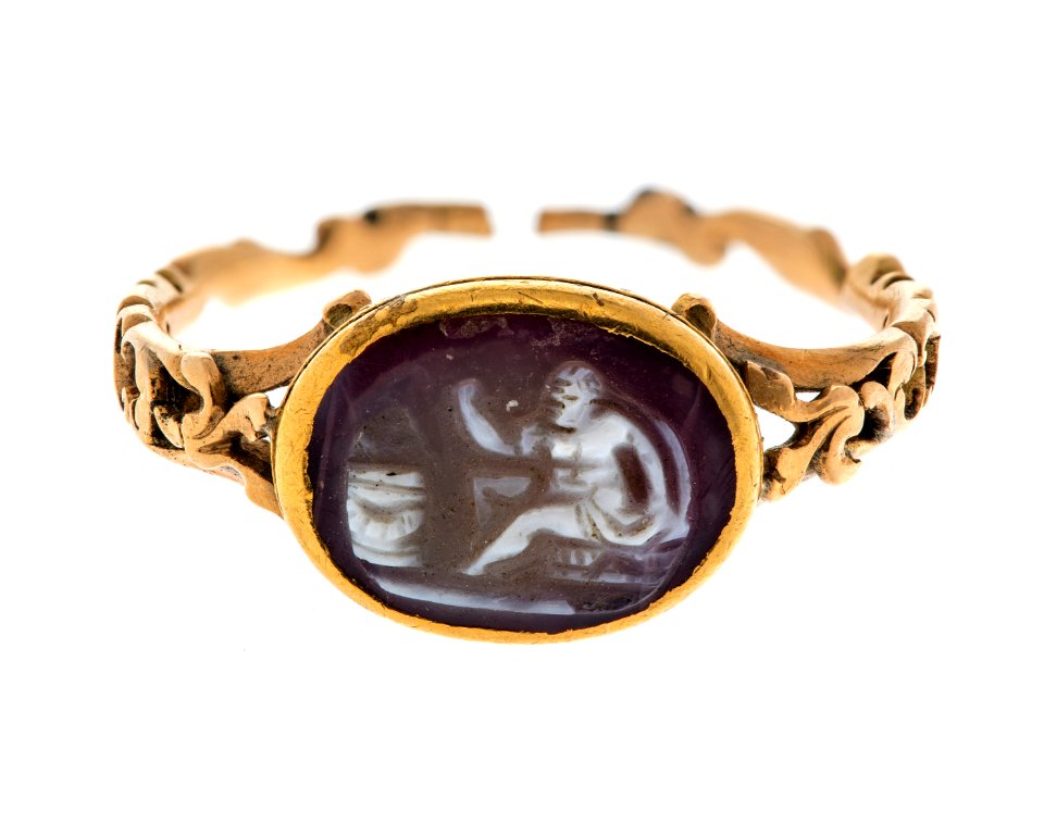 Fingerring av guld med kamé av onyx, 1700-talets andra hälft - Hallwylska museet - 110168