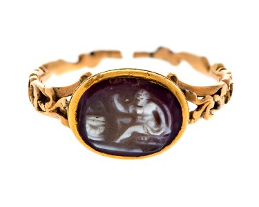 Fingerring av guld med kamé av onyx, 1700-talets andra hälft - Hallwylska museet - 110168 photo