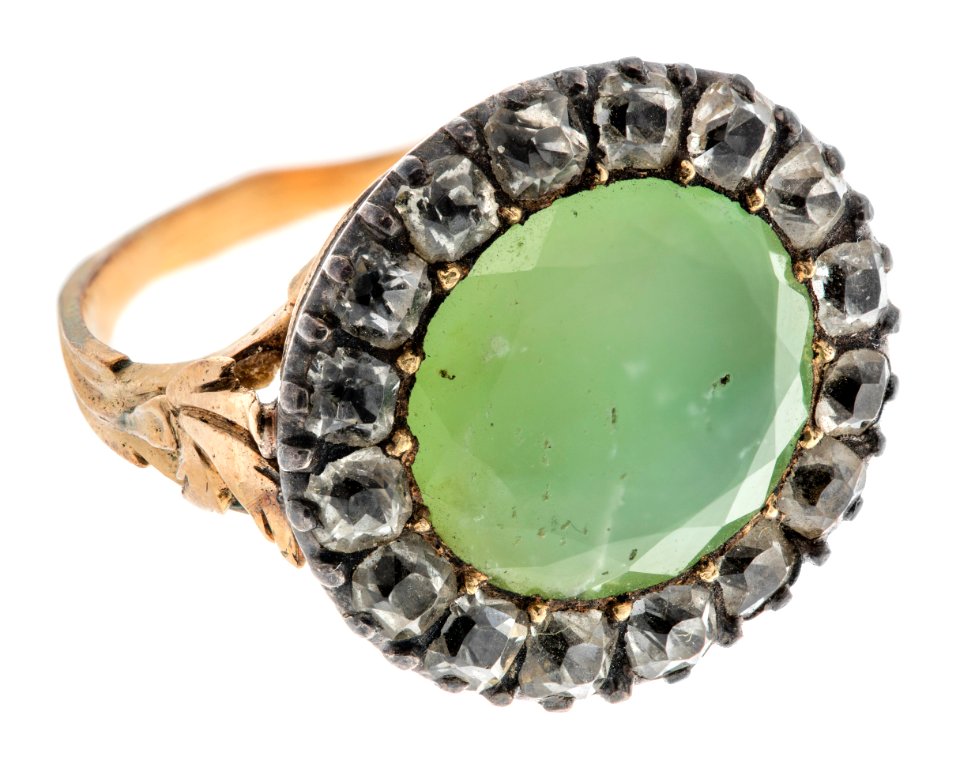 Fingerring av guld med krysopras och bergkristall, 1700-talets mitt - Hallwylska museet - 110191