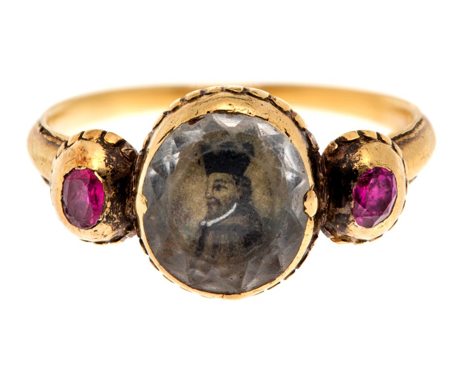 Fingerring av guld med miniatyrporträtt och rubiner, 1700-tal - Hallwylska museet - 110251