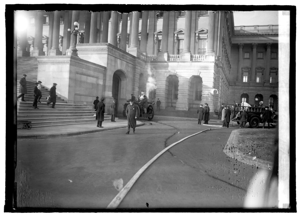 Fire at Capitol, 12-18-20 LCCN2016844878