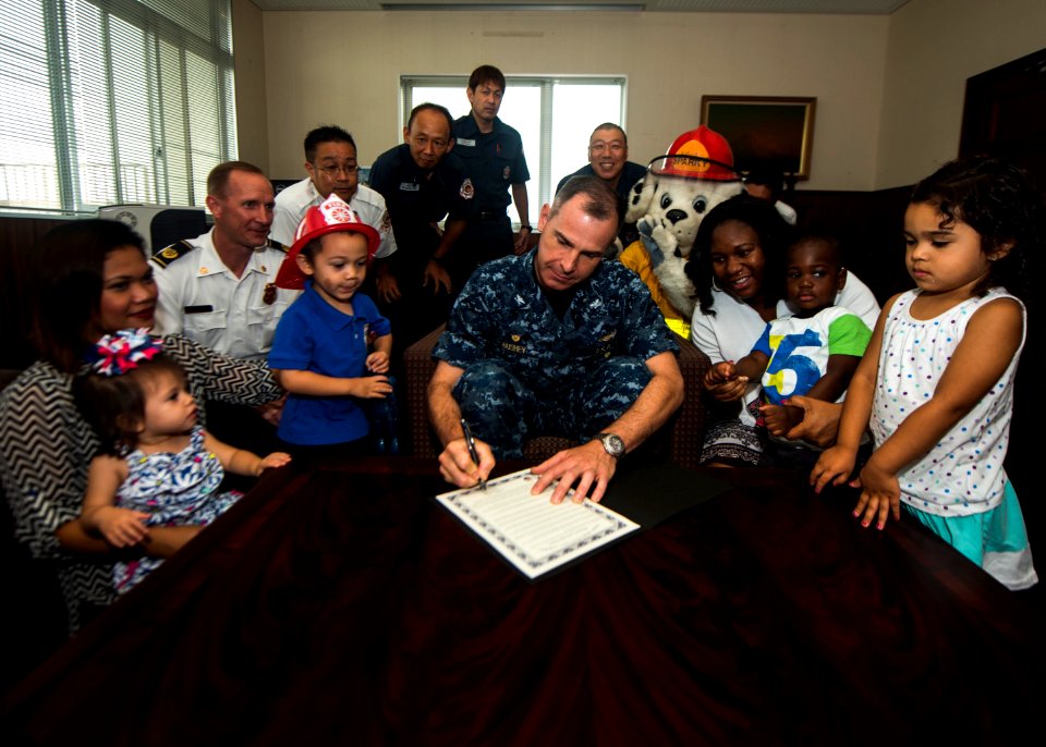 Fire prevention proclamation signing at NAF Atsugi 140826-N-OX321-016