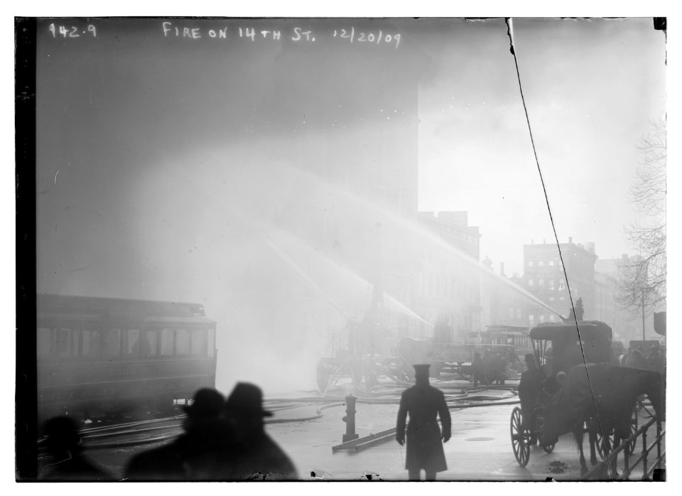 Fire on 14th St., 12-20-09 LCCN2014696603