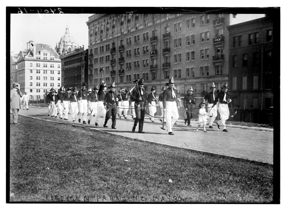 Firemen parading, May 30. LCCN2014690470