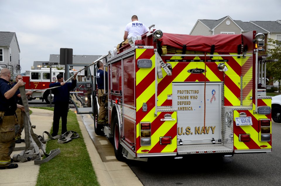 Firefighters work together in DC 121009-N-CG900-001