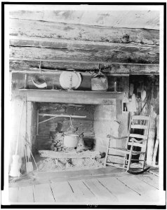 Fireplace in home of Col. Hendy LCCN95506212