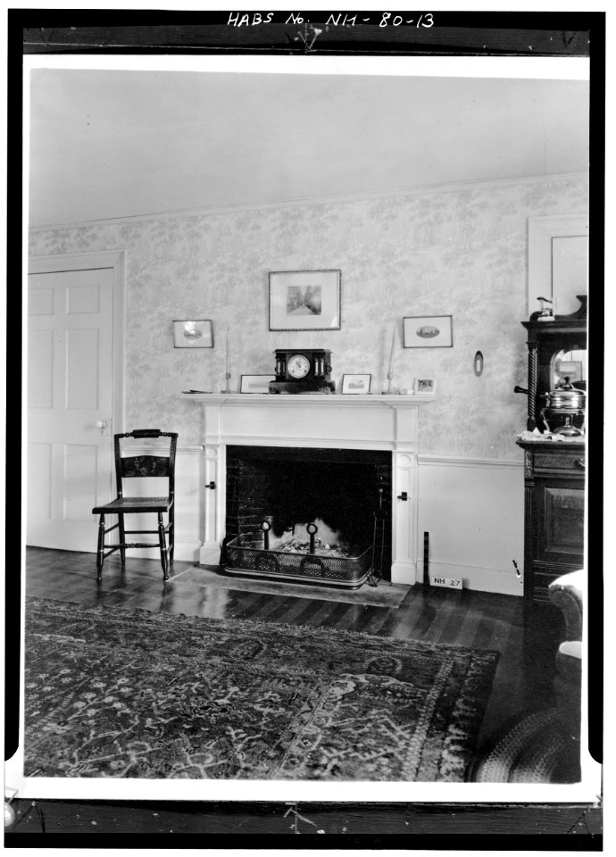 FIREPLACE IN REAR PARLOR (DINING ROOM) - Wheeler House, Orford Street, Orford, Grafton County, NH HABS NH,5-ORF,3-13