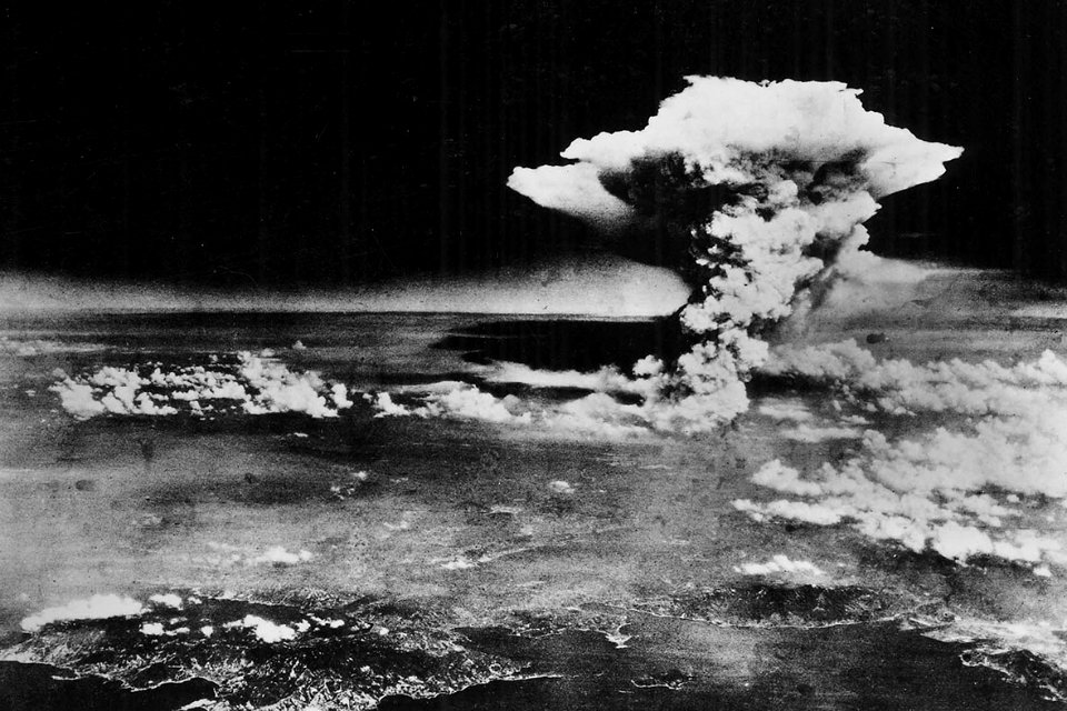Firestorm cloud over Hiroshima