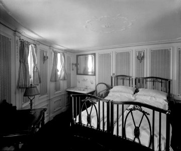 First Class cabin de luxe on the 'Ciudad de Buenos Aires' (1914) RMG G10973
