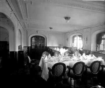 First Class Dining Saloon on the 'Balmoral Castle' (1910) RMG G10597