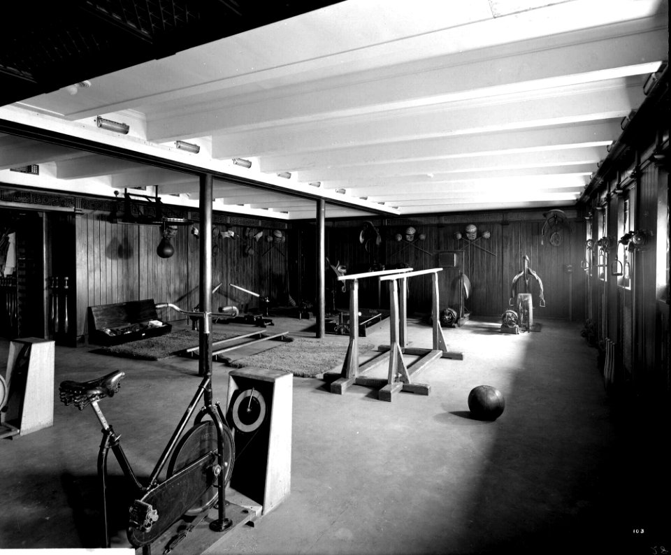 First Class Gymnasium on the 'Aquitania' (1914) RMG G10887