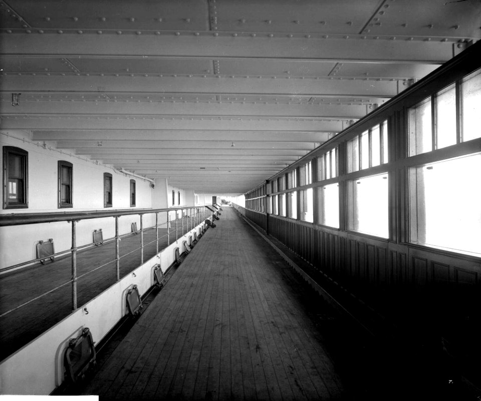 First Class Promenade on the 'Aquitania' (1914) RMG G10792