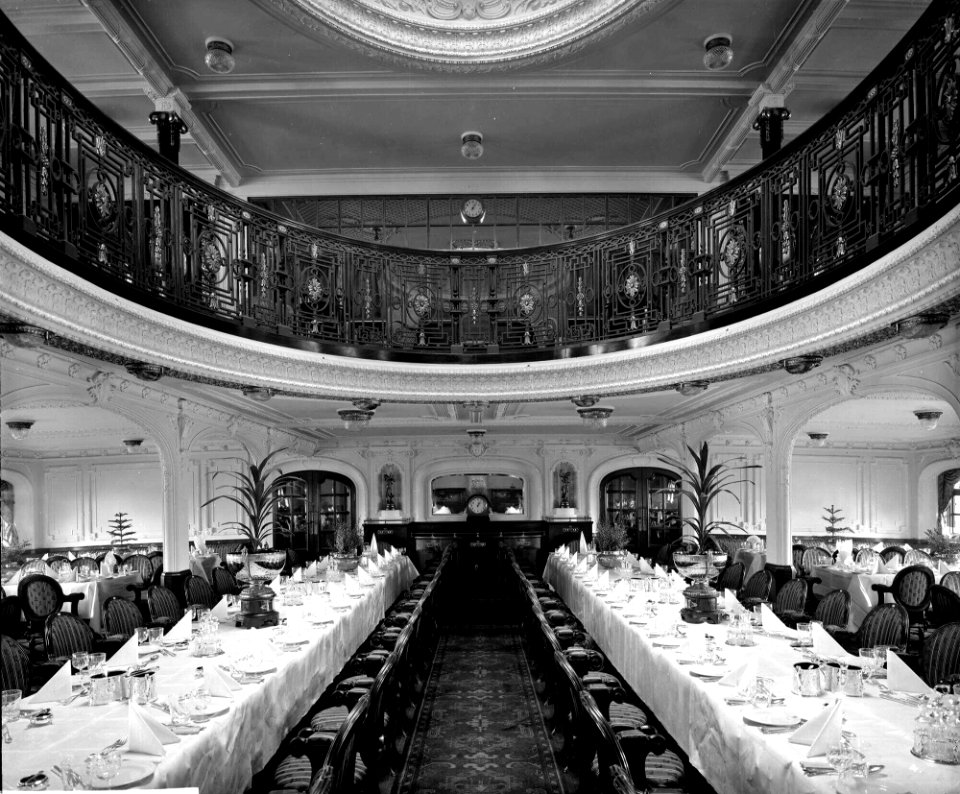 First Class Dining Saloon on the 'Balmoral Castle' (1910) RMG G10595