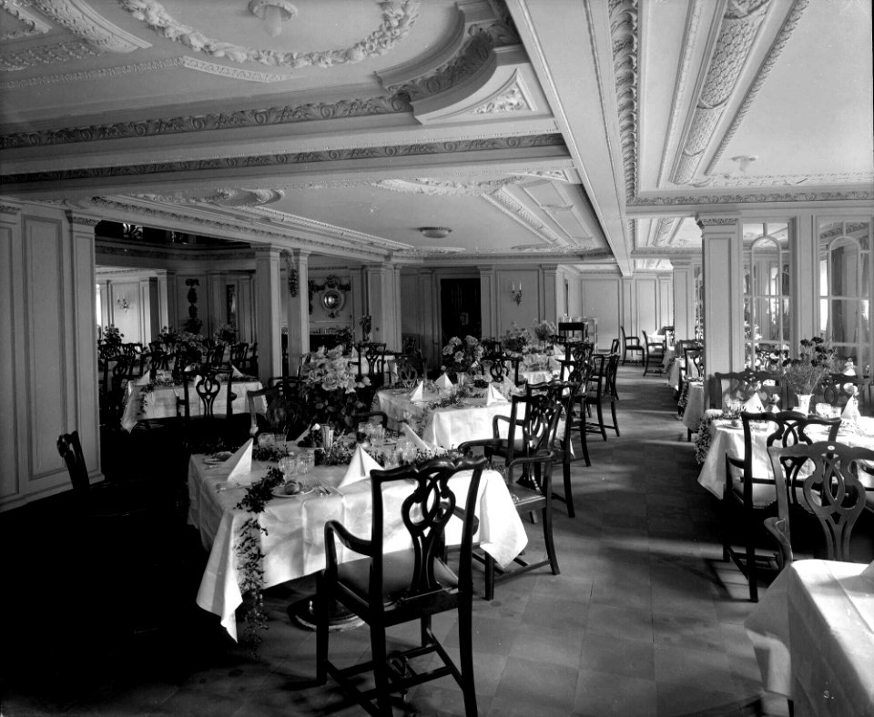 First Class Dining Saloon on the 'Empress of Asia' (1913) RMG G10715
