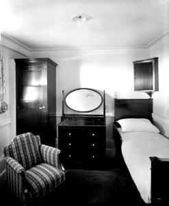 First Class stateroom on the 'Aquitania' (1914) RMG G10828