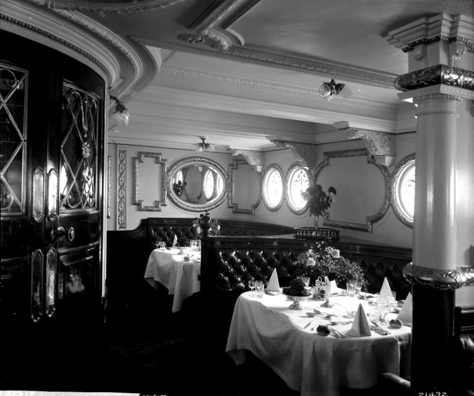 First Class Dining Saloon on the 'Empress of Ireland' (1906) RMG G10654