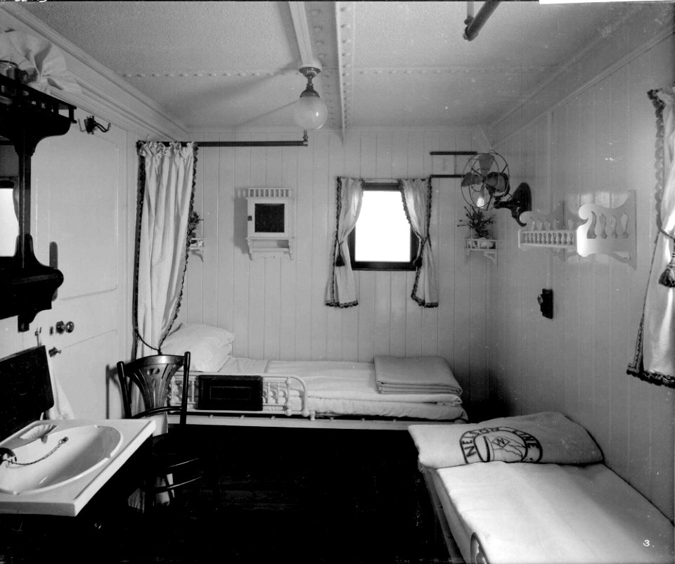First Class stateroom on the 'Highland Piper' (1911) RMG G10677