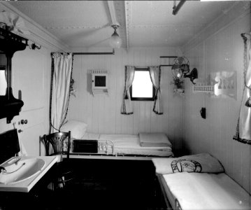 First Class stateroom on the 'Highland Piper' (1911) RMG G10677