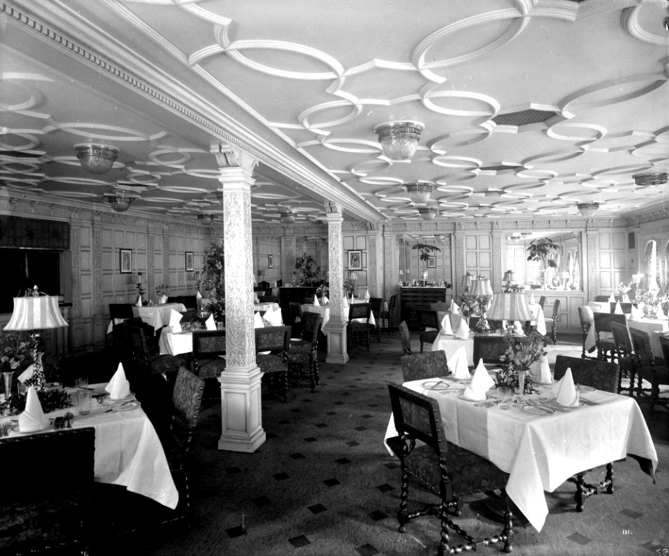 First Class Grill Room on the 'Aquitania' (1914) RMG G10895