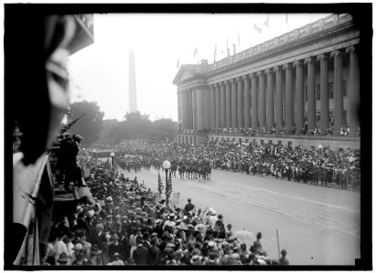 FIRST DIVISION, A.E.F. AMERICAN EXPEDITIONARY FORCES. MISCELLANEOUS VIEWS OF PARADE LCCN2016870472