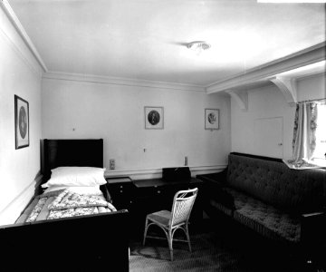 First Class stateroom on the 'Aquitania' (1914) RMG G10853