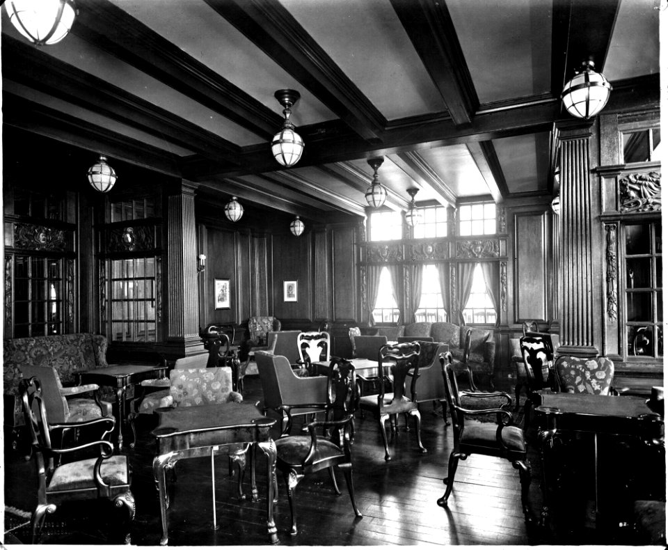 First Class Smoking Room on the 'Aquitania' (1914) RMG G10867