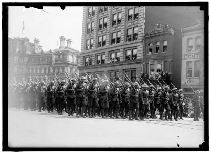 FIRST DIVISION, A.E.F. AMERICAN EXPEDITIONARY FORCES. MISCELLANEOUS VIEWS OF PARADE LCCN2016870474