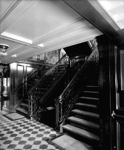 First Class Entrance on the 'Balmoral Castle' (1910) RMG G10606
